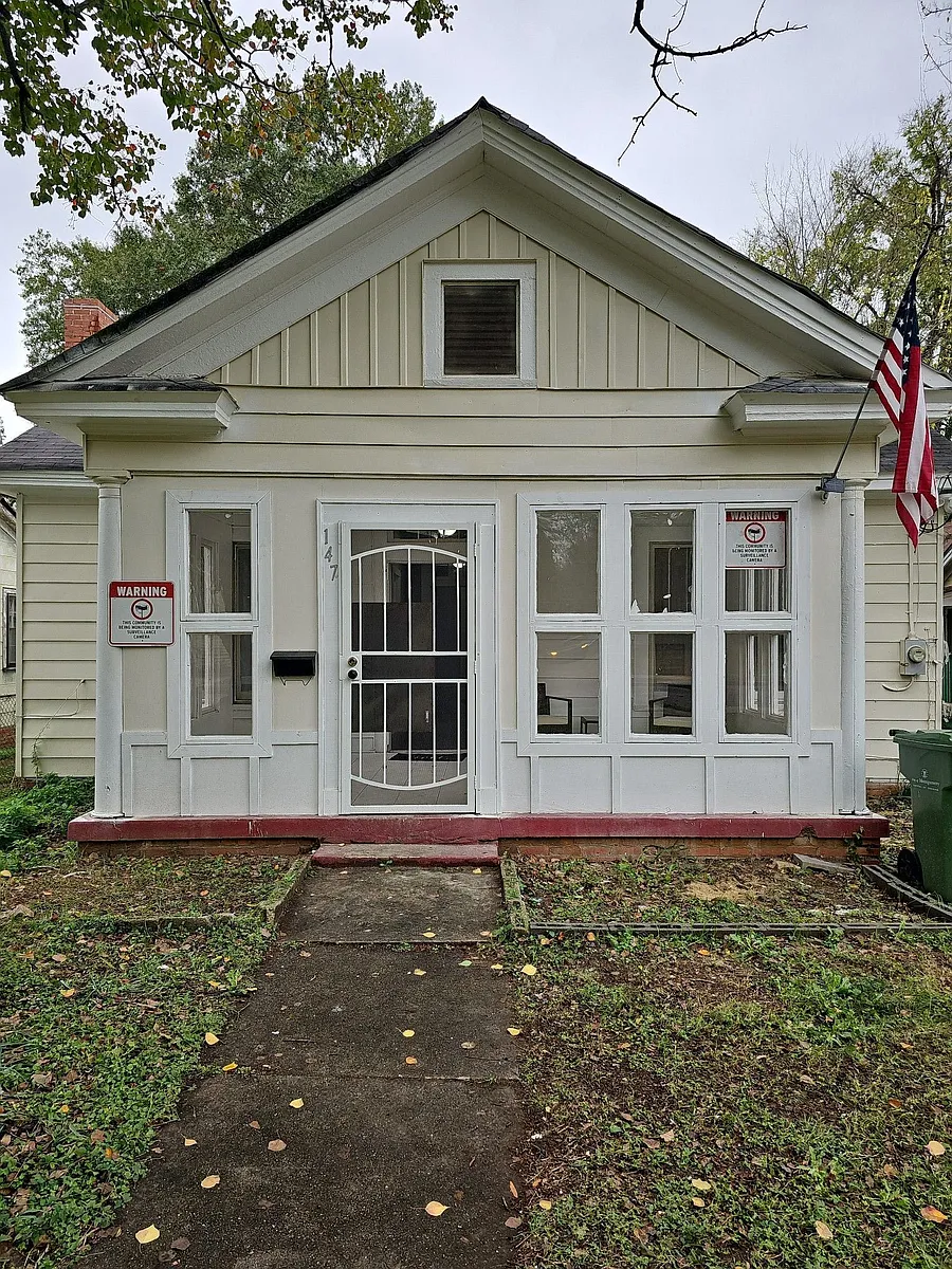 Exterior - 147 W Cromwell St