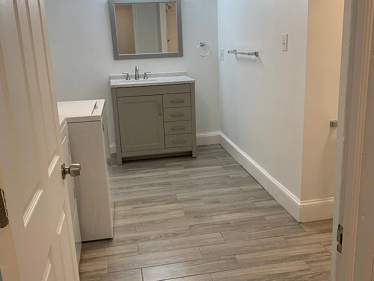 221 Poplar St #A — Photo 13