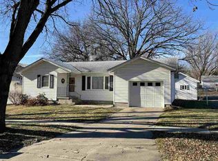 1613 Wilson St, Falls City, NE 68355