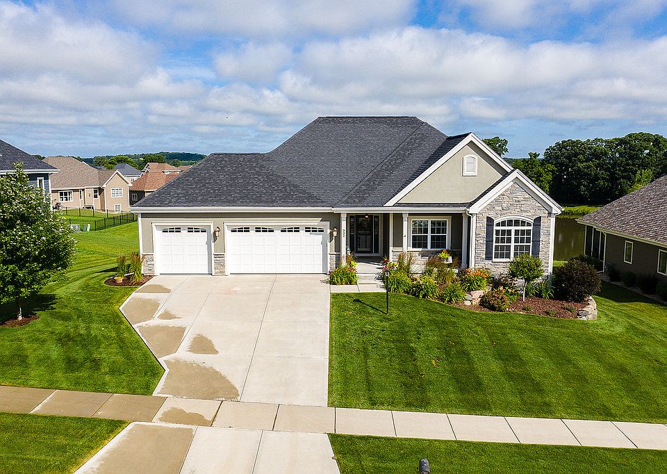 1st image of 332 Oakwood Dr