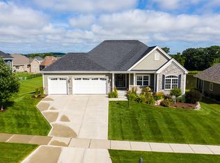 332 Oakwood Dr, Oregon, WI 53575