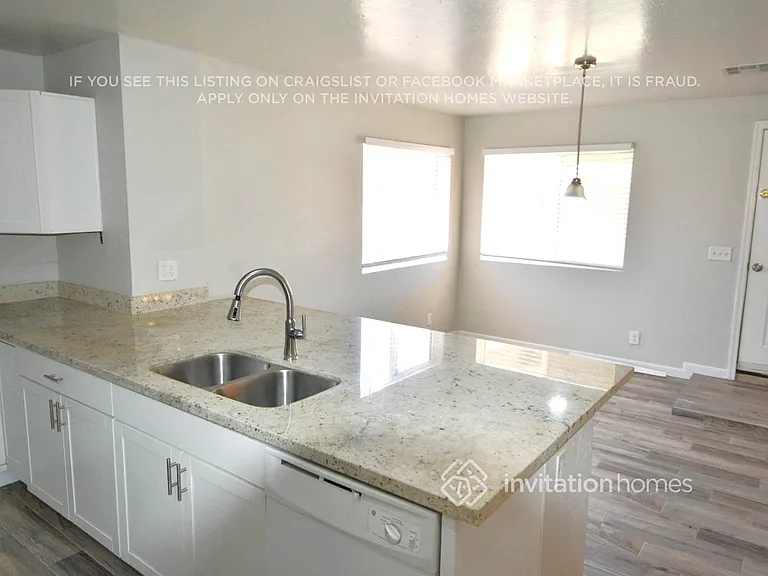 816 E Mountain View Rd — Photo 6