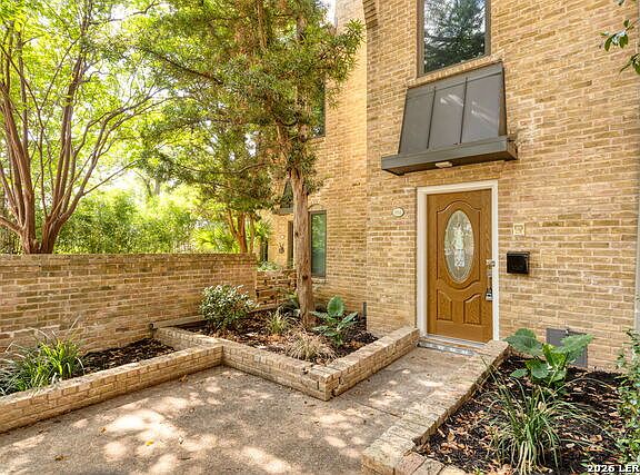 5th image of 205 Chichester Pl Unit 16
