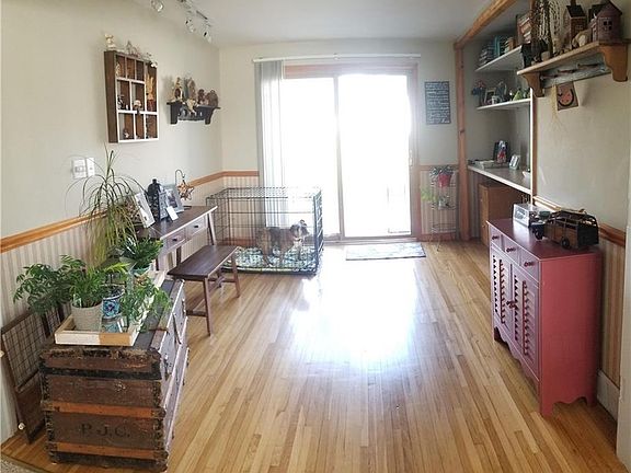 5th image of 696 Highland Ave