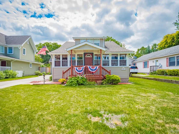 2991 Maplewood Dr, Fort Gratiot, MI 48059