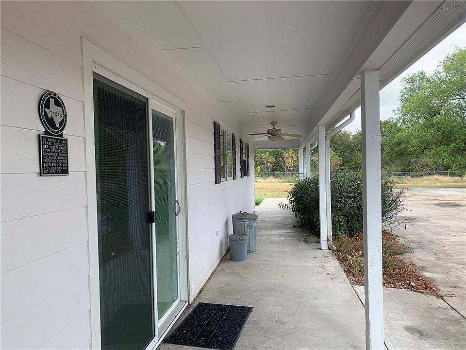 2nd image of 118 Cottonwood Ct