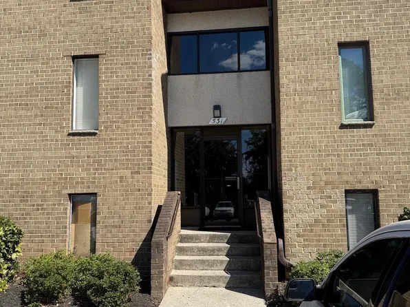 531 Florida Ave APT 104, Herndon, VA 20170