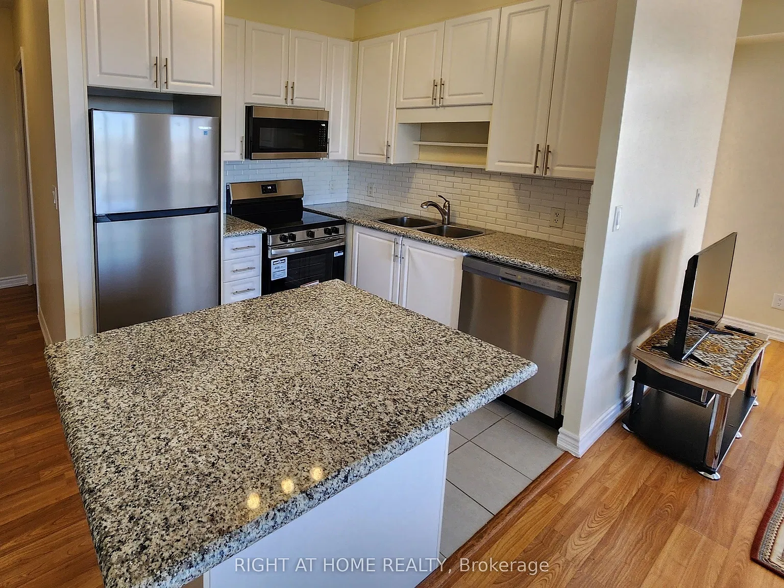 135 Wynford Dr — Photo 4