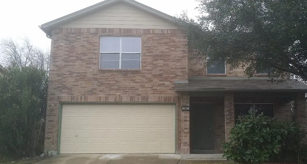 4 bed, 2.5 bath, 2690 sqft, $2,100 — Photo 2