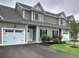 40 S Lakeside Dr #40, Orange, CT 06477