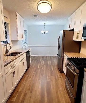 5th image of 3212 Octavia Ln