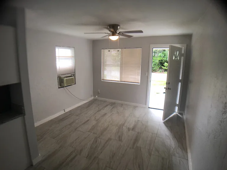 323 & 325 N Caroline St — Photo 4