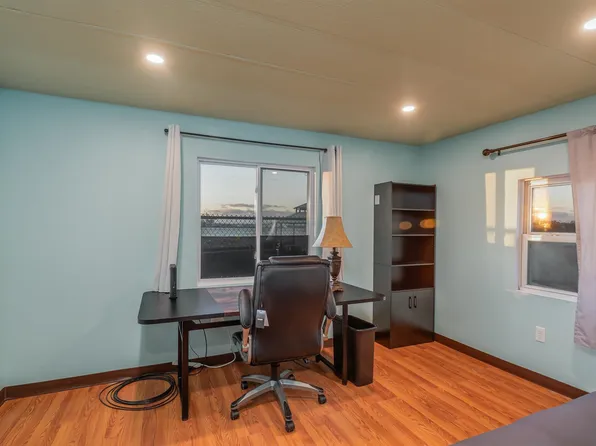 190 West 24th Street image 6 of 21