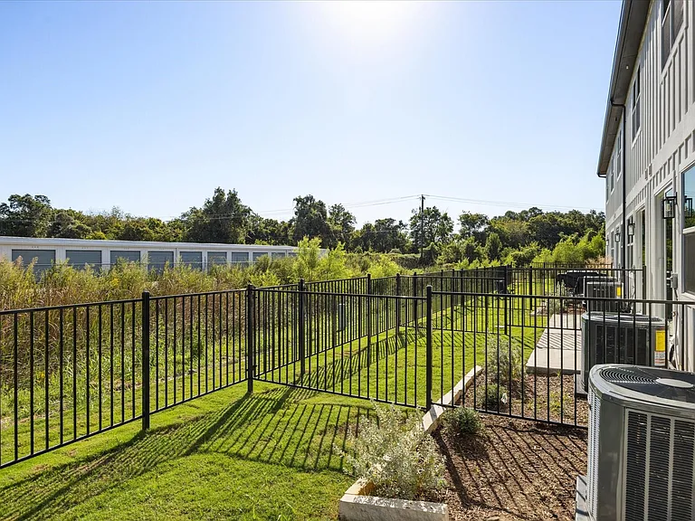 597 Galt Dr — Photo 24