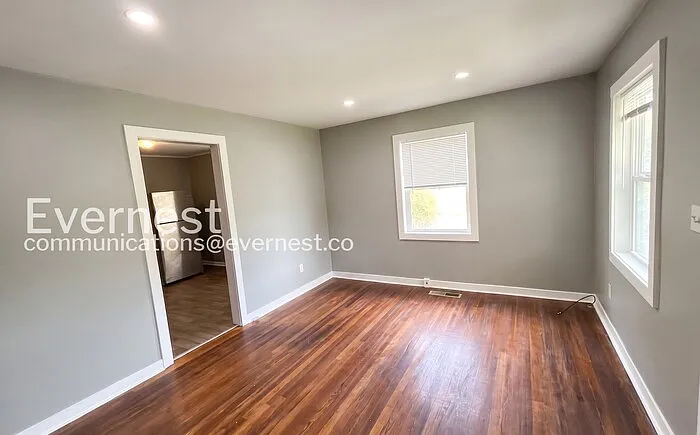516 Athens Ct — Photo 4