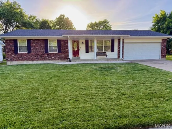 6 El Perro Dr, Saint Peters, MO 63376