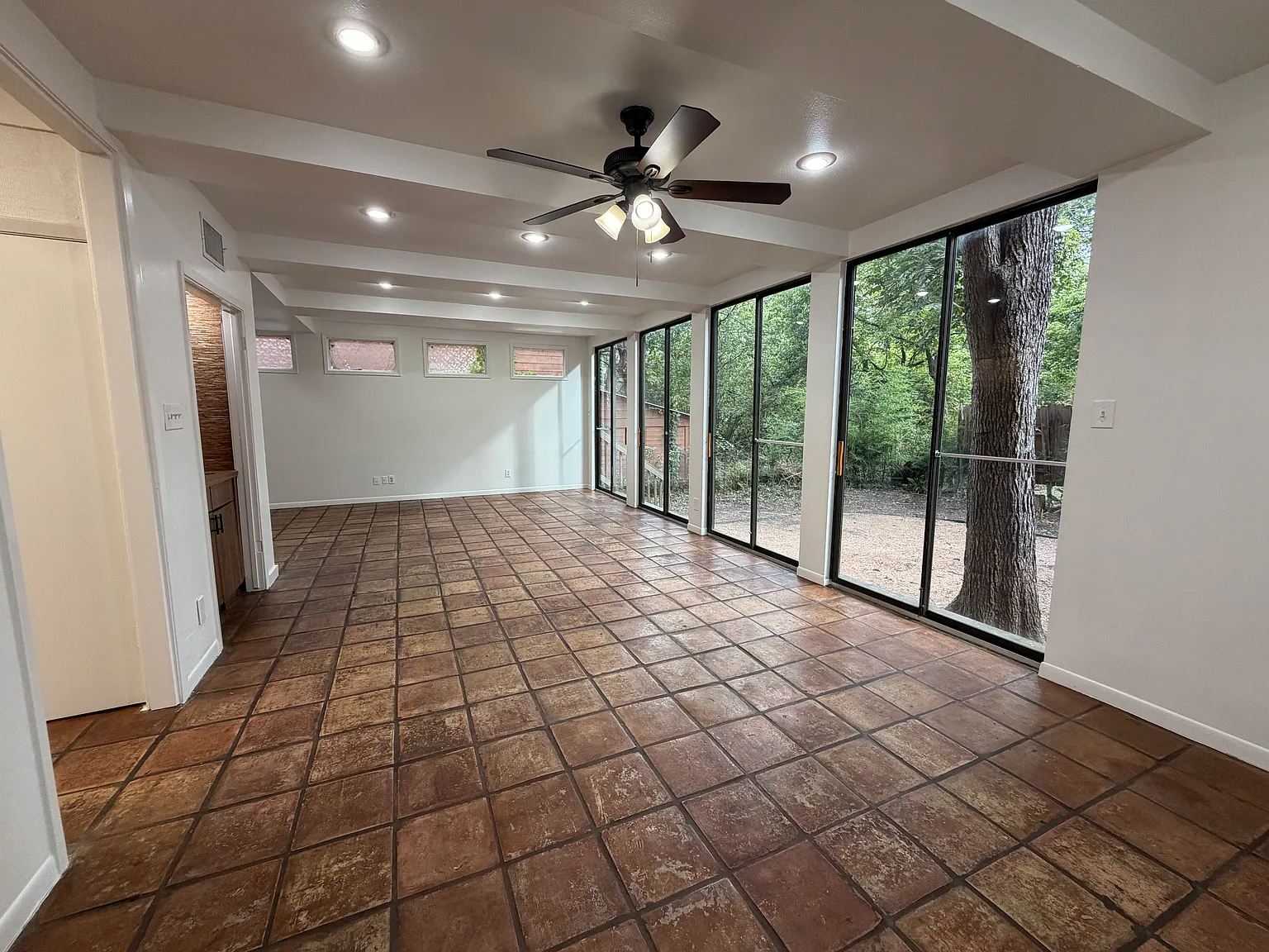 6 bed, 2301 sqft, $6,750 — Photo 4