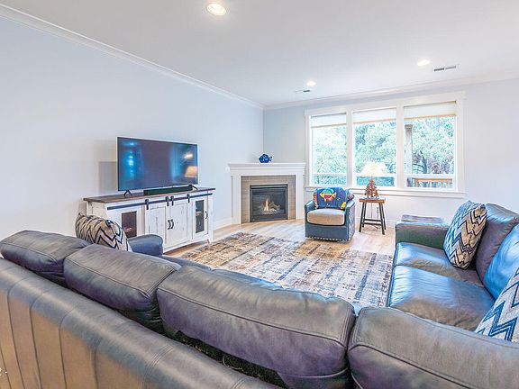 3rd image of 5975 Balboa Ave