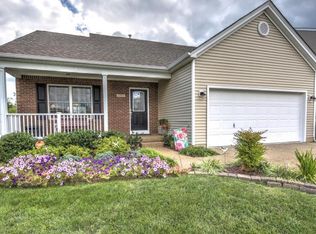 11902 Longview Farm Dr, Louisville, KY 40299