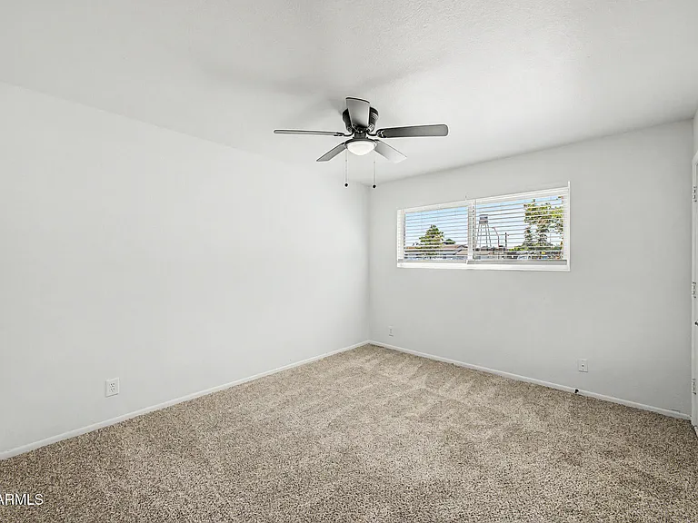317 N Elm St — Photo 27