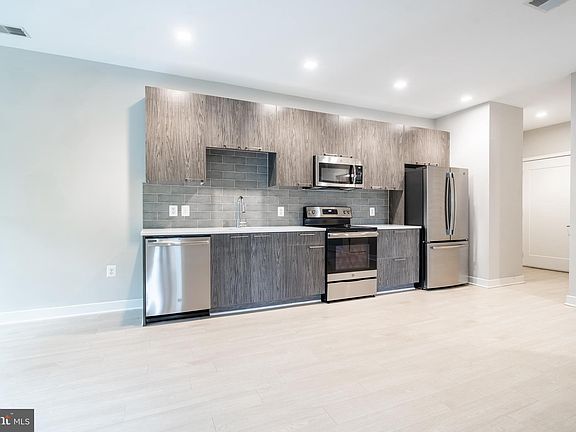 5th image of 989 S Buchanan St Unit 202