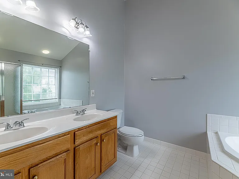 24635 Kings Canyon Sq — Photo 30