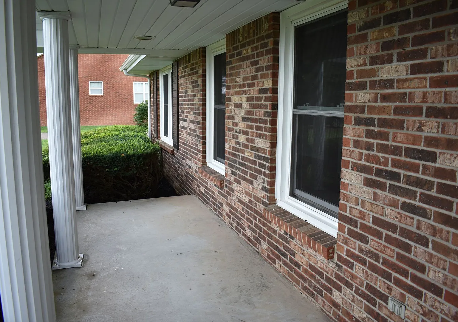 Situated in the heart of Sango, massive lot, and includes a fully finished & recently remodeled b... — Photo 2