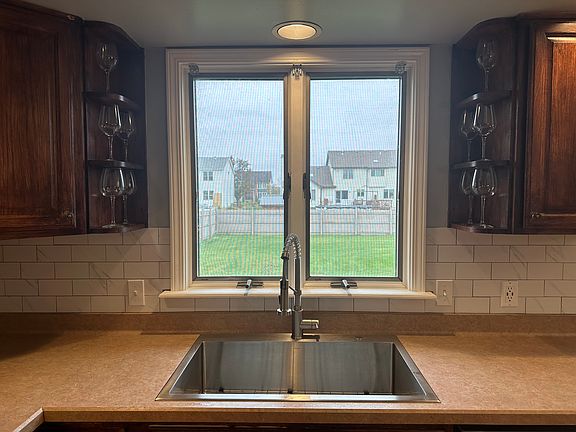 3rd image of 108 Woodstream Dr