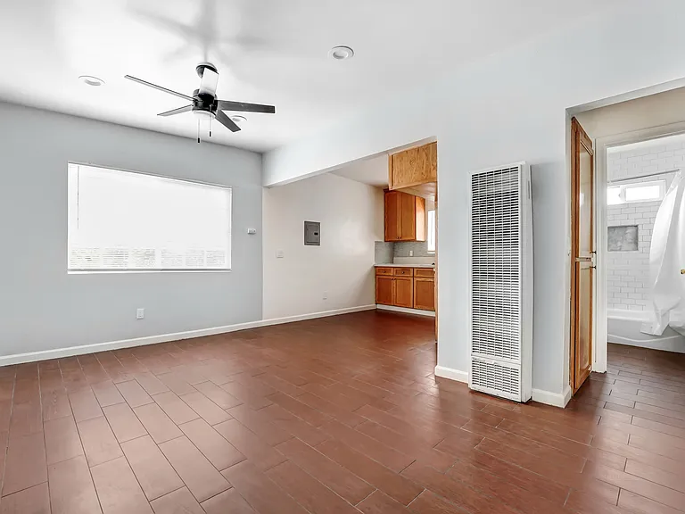 1142 E 120th St #5 — Photo 11