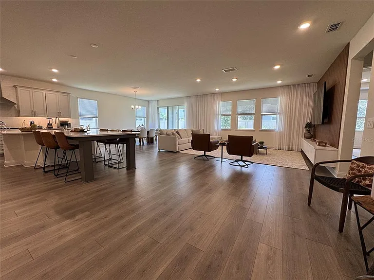 715 Blue Citrus Ln — Photo 12