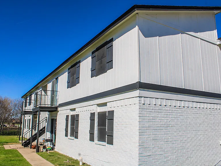 Saddle Ridge Apartments — Photo 14