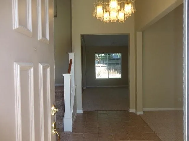4 bed, 2876 sqft, $3,400 — Photo 2