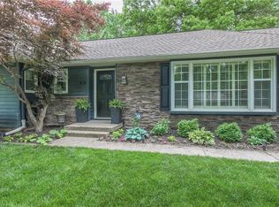 9420 Wenonga Rd, Leawood, KS 66206