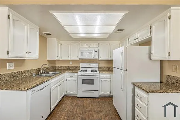 1850 E Avenue J2 #6 — Photo 4