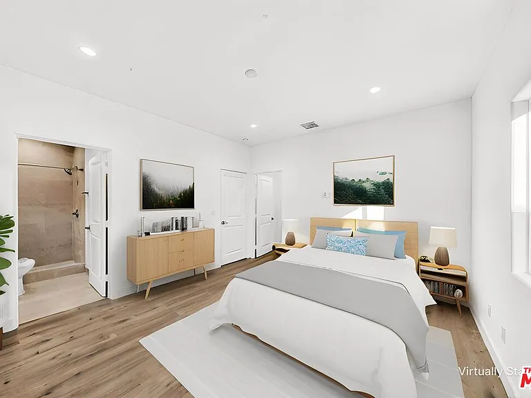 17625 Burbank Blvd — Photo 11
