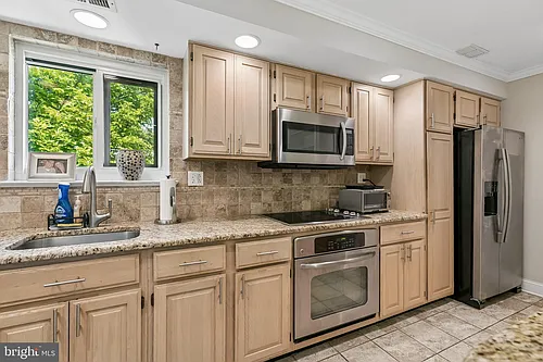 1740 Oakwood Ter #14I Photo 1