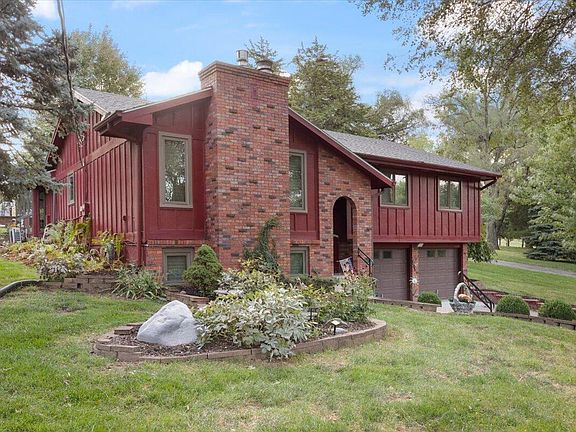 2nd image of 15805 Crystal Ln
