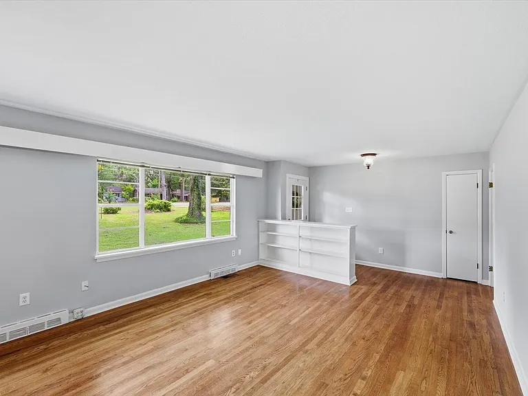 210 Mount Salus Rd — Photo 10
