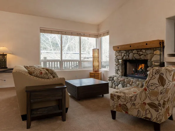215 River Ridge Ln APT B, Ketchum, ID 83340
