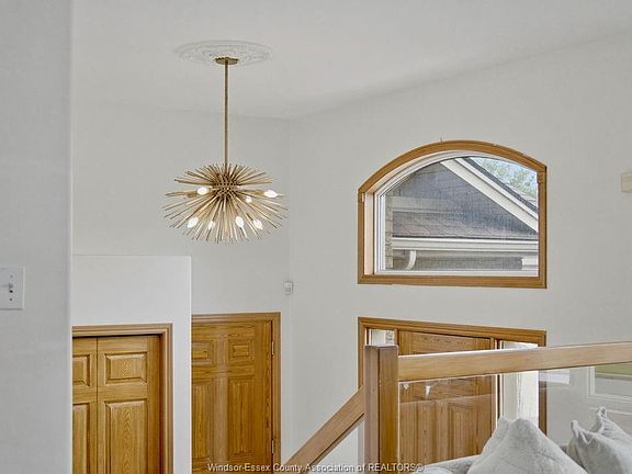 5th image of 9553 Manitou Cres