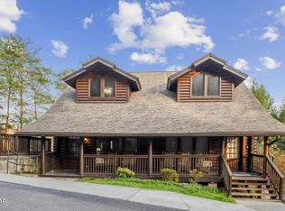 739 Golf View Blvd, Pigeon Forge, TN 37863