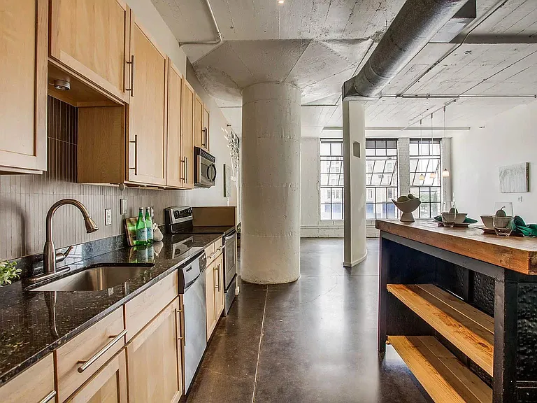 1122 Jackson St #204 — Photo 5