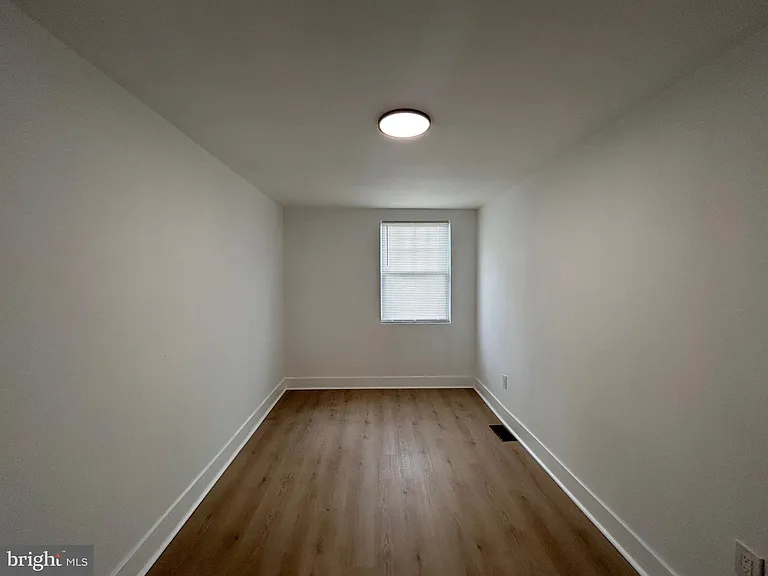 8033 Williams Ave — Photo 16