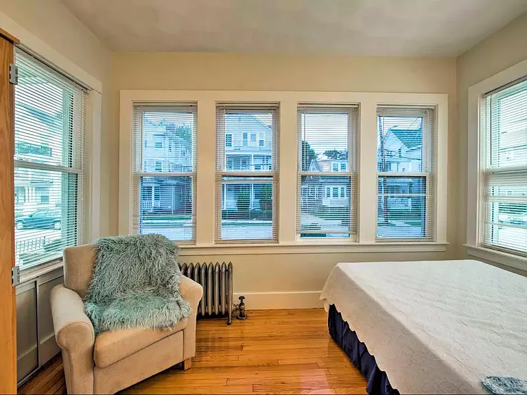 36 Pembroke Ave — Photo 4
