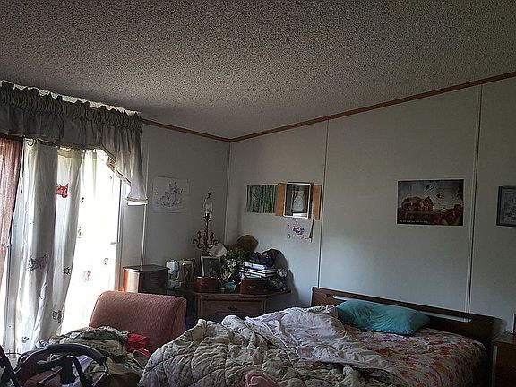 Master bedroom w bathroom 