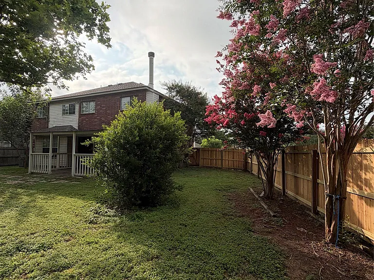 305 Stone Park — Photo 20