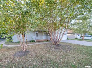 1825 Whitetail Ln, Pekin, IL 61554