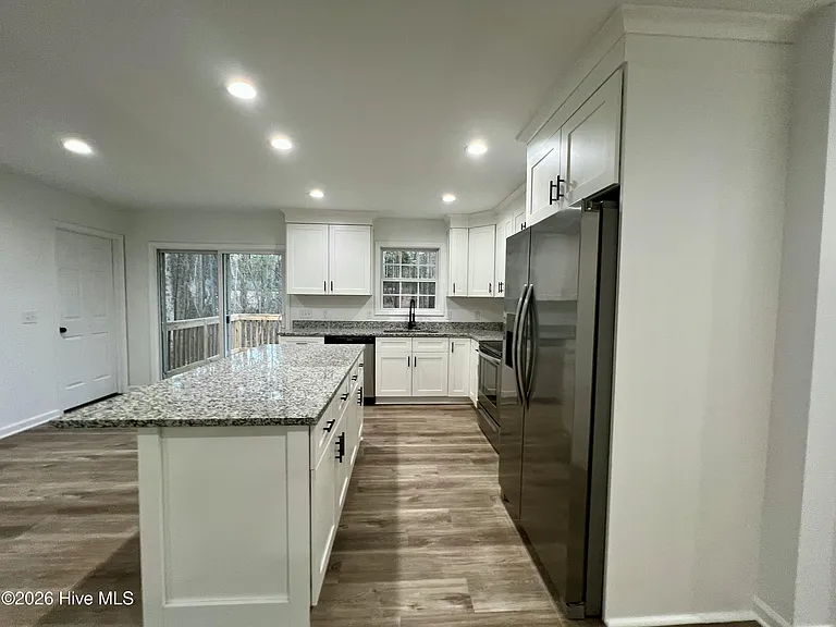157 Edinburgh Dr — Photo 4