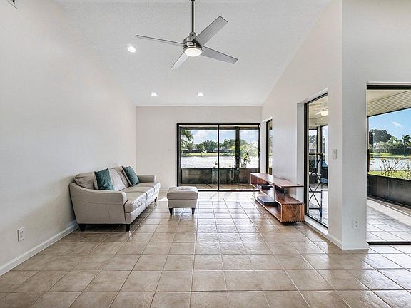 4th image of 5543 Parkwalk Cir E