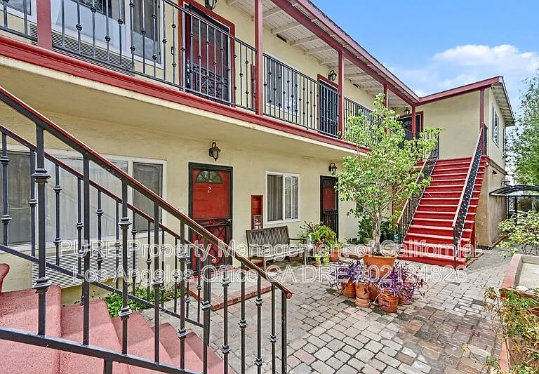 1527 Harvard St #3 — Photo 1